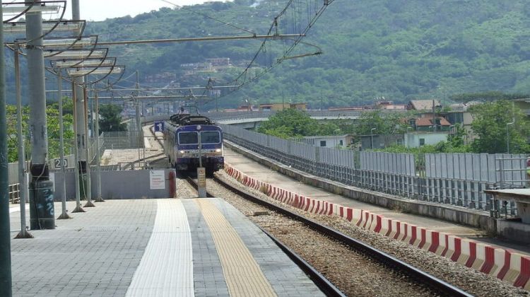 Circumflegrea, riprende la circolazione sull’intera tratta, dopo lo stop dei treni da Pianura a Licola