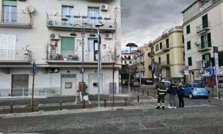 rimossi cornicioni pericolosi – LE FOTO – Cronaca Flegrea