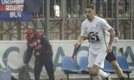 Prado prima sbaglia un rigore poi segna il gol vittoria: Puteolana battuta di misura dalla Gelbison