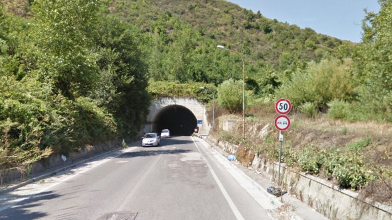 https://www.pozzuolinews24.it/galleria-monte-corvara-pozzuoli-quarto-stop-transito/