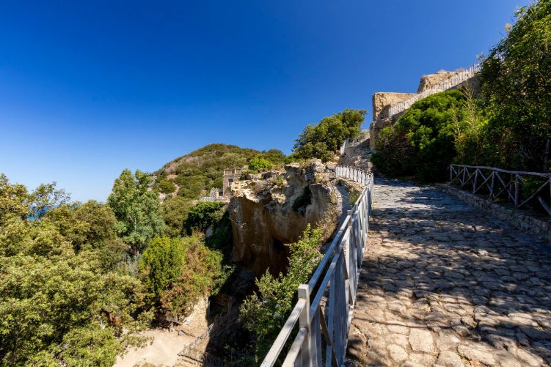 Campi Flegrei, il Parco archeologico riapre al pubblico dopo i controlli di sicurezza