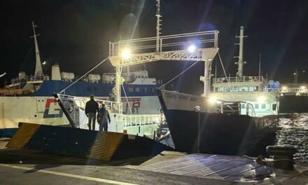 Arriva un pontone galleggiante per le navi al Porto di Pozzuoli – Cronaca Flegrea