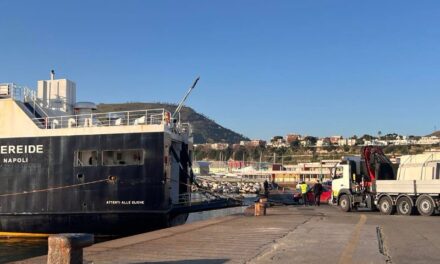 https://www.pozzuolinews24.it/porto-pozzuoli-pontone-galleggiante-emergenza-banchine/