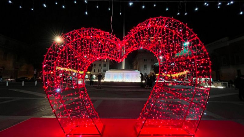 https://www.pozzuolinews24.it/quarto-in-love-san-valentino-luminarie-mercatini/