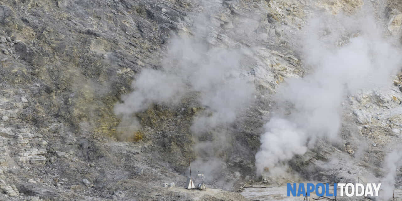 Esalazioni di anidride carbonica in aumento in edifici dei Campi Flegrei: tavolo in Prefettura