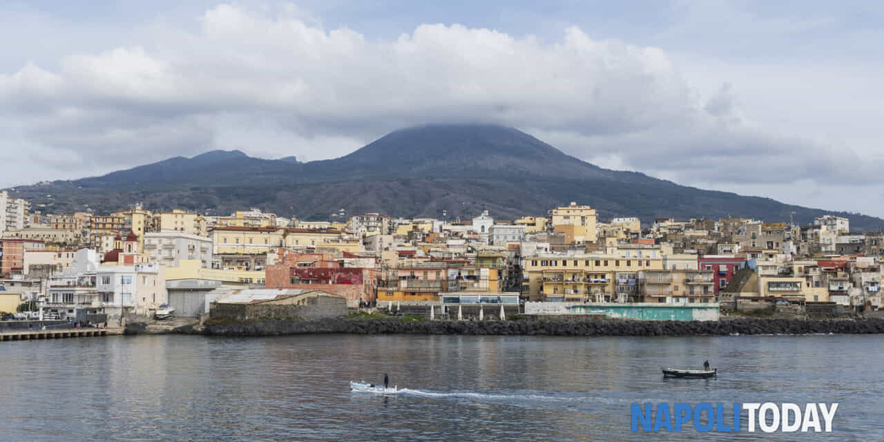 Vesuvio e Campi Flegrei: terremoti sempre più frequenti. Quali sono i reali rischi per i residenti