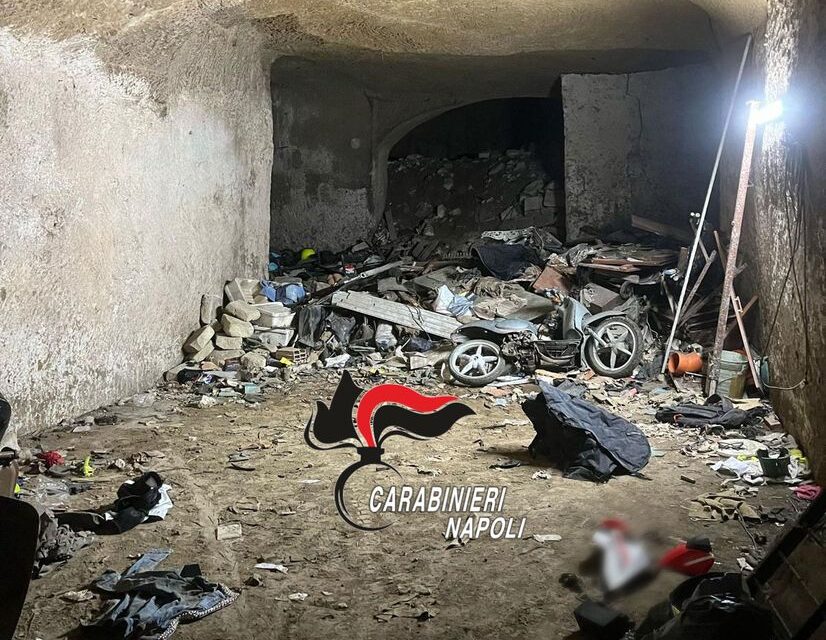 Moto rubate e pezzi di ricambio in una grotta discarica: la scoperta dopo il blitz dei Carabinieri