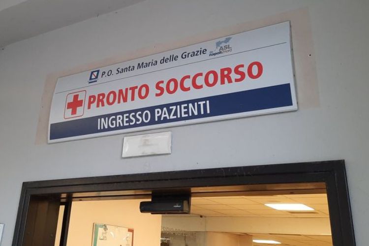 https://www.pozzuolinews24.it/si-finge-agente-visitare-pronto-soccorso-pozzuoli/