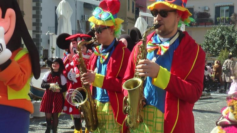 Carnevale a Pozzuoli: “Un momento di svago, per non pensare al bradisismo” – LE FOTO