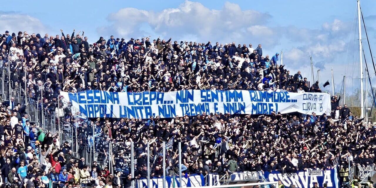 “Nessuna crepa, nun sentimm’ rumore. Napoli unita, nun tremma e nun more”